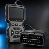 Detalle del conector OBD2 de 16 pines